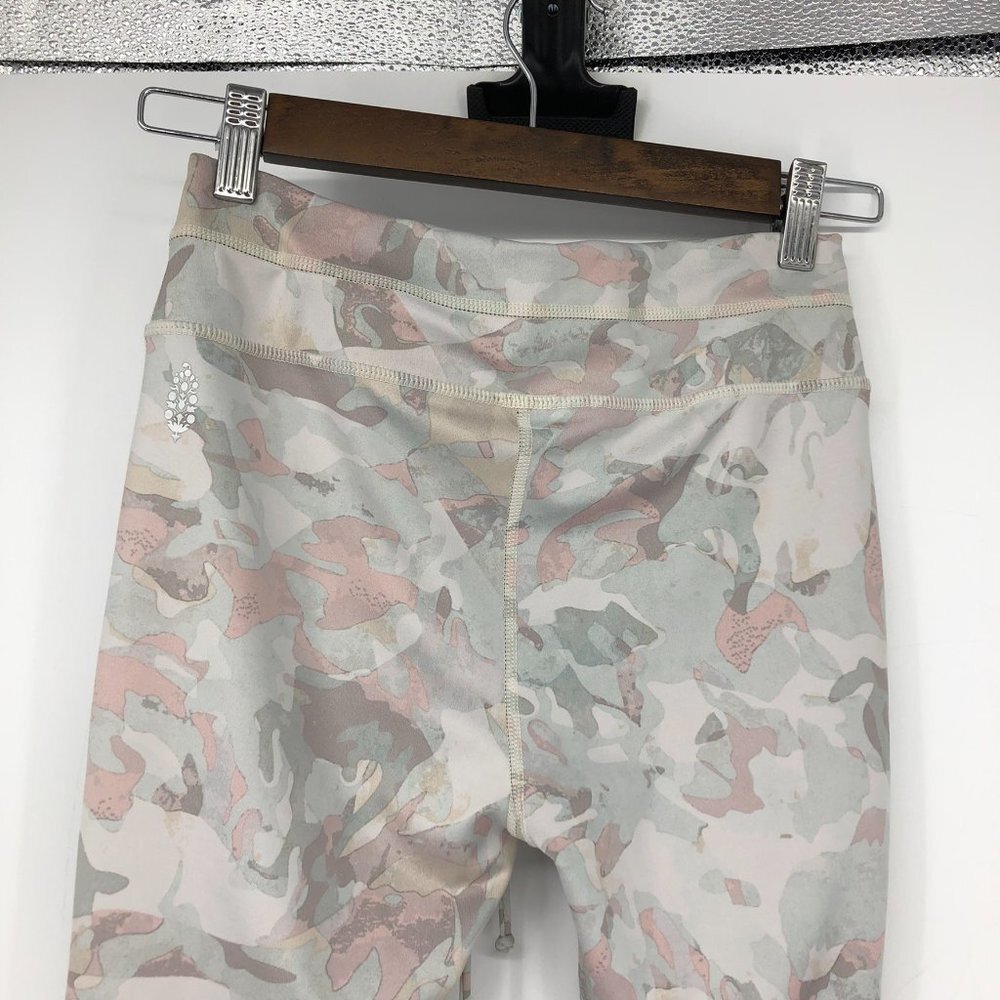 Free People FP Movement Daybreak grey pink  wash camo print leggings XS - Picture 6 of 16